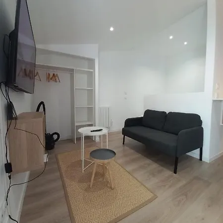 Le 6 St Caprais Wifi Et Parking Prive Apartment